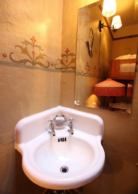 Mcmenamins Olympic Club Villa Centralia Room photo